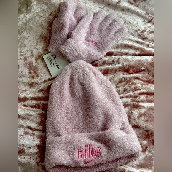 50% Off🍁Nike 2pc Girls Hat and Glove Set - Picture 1 of 6